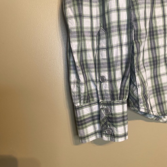 Guess long sleeved snap button down plaid shirt 2/15$ - Picture 3 of 16